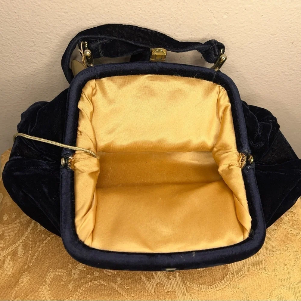 VINTAGE 1930’s ERA DARK BLUE VELVET HANDBAG PURSE RETRO PINUP SATIN LINED FORMAL